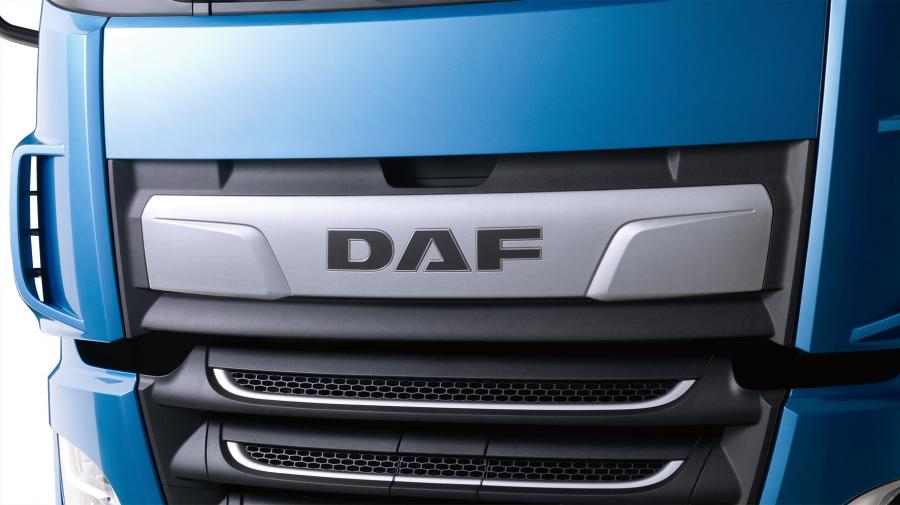 Логотип DAF CF 410 4x2 FT Space Cab 2017 года  (фото 2 из 6)